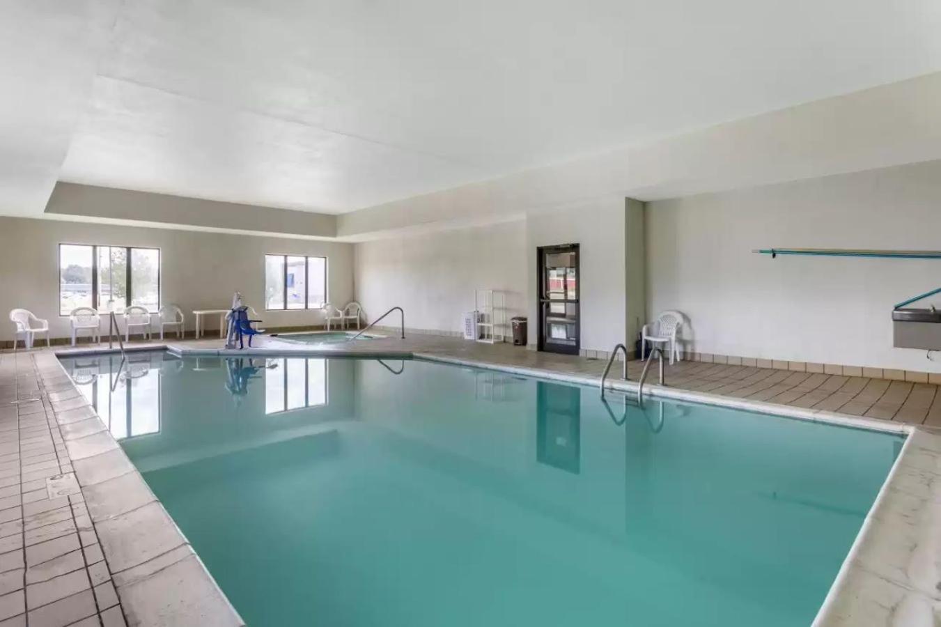 Comfort Inn & Suites Carbondale University Area Εξωτερικό φωτογραφία